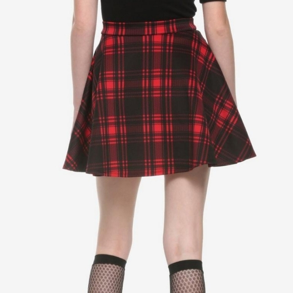 Hot Topic Black & Red Plaid O-Ring Skater Skirt Size Junior's Large - Picture 2 of 10